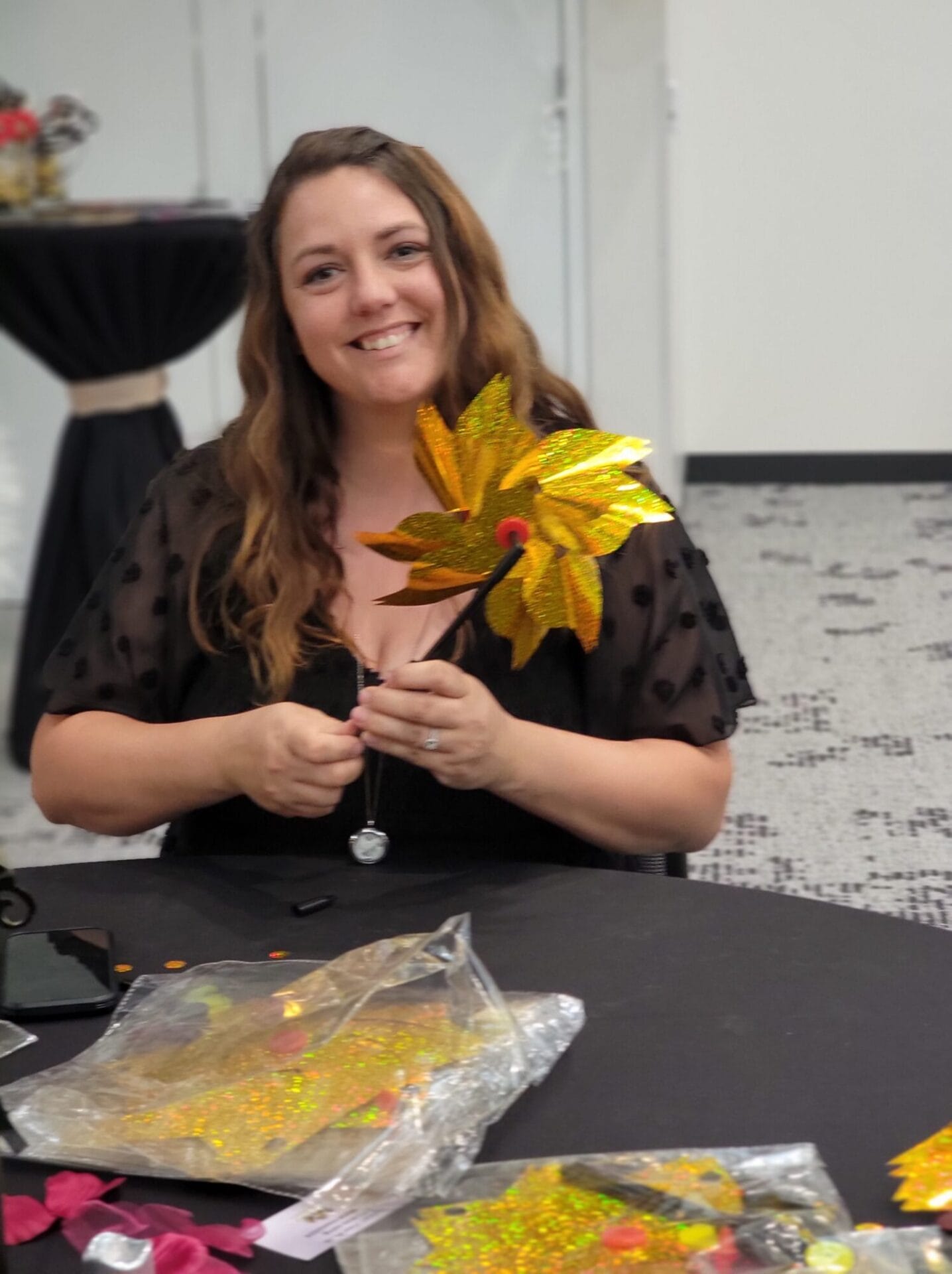 Trabajando en la decoración para el baile de graduación