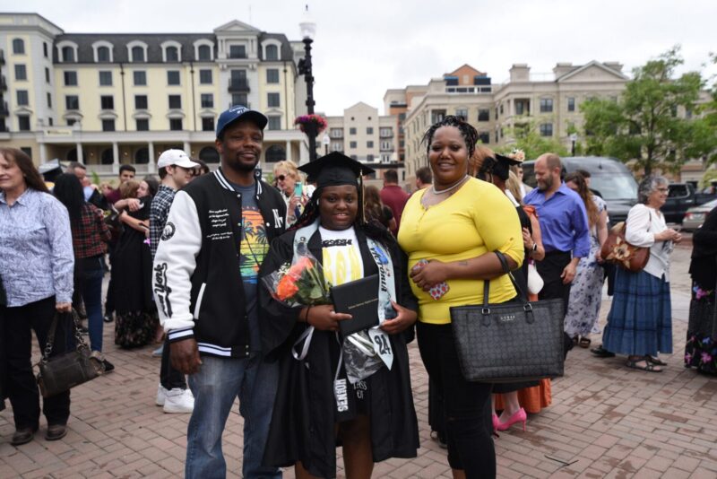 Familia en la graduación
