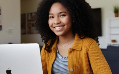 Estudiante con su portátil