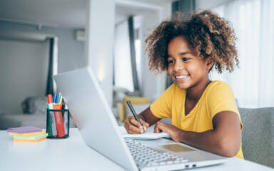 Aprendizaje infantil en línea.