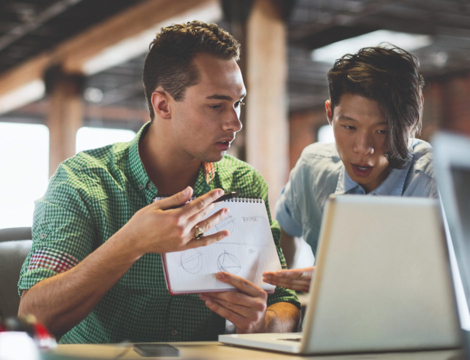 Estudiantes que trabajan