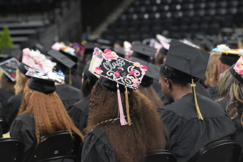 sombrero de graduación decorado