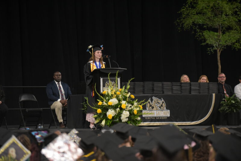 estudiante encargado del discurso en la graduación